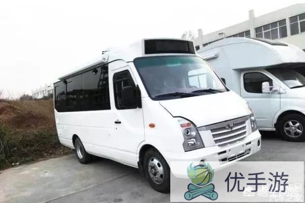 五菱出高能房车，两张床一餐桌加沙发可做饭还带厕所，你怎么看?